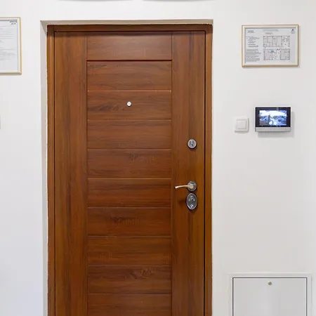 Lana Lux 19 * Subotica