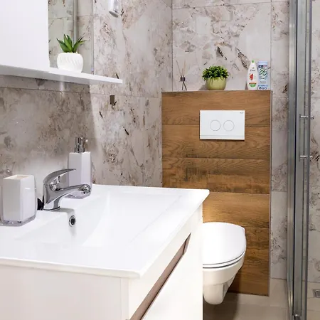 Lana Lux 19 * 苏博蒂察