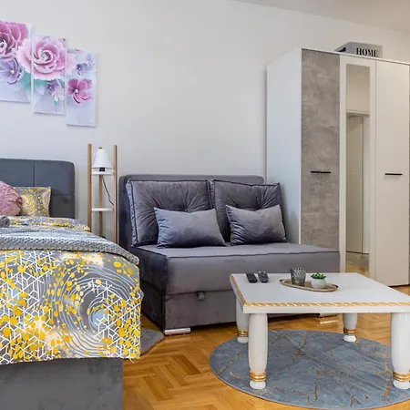 Lana Lux 19 Apartment Subotica